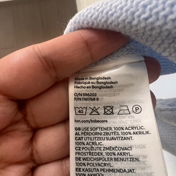 Baby blue H&M sweater - Picture 3 of 5